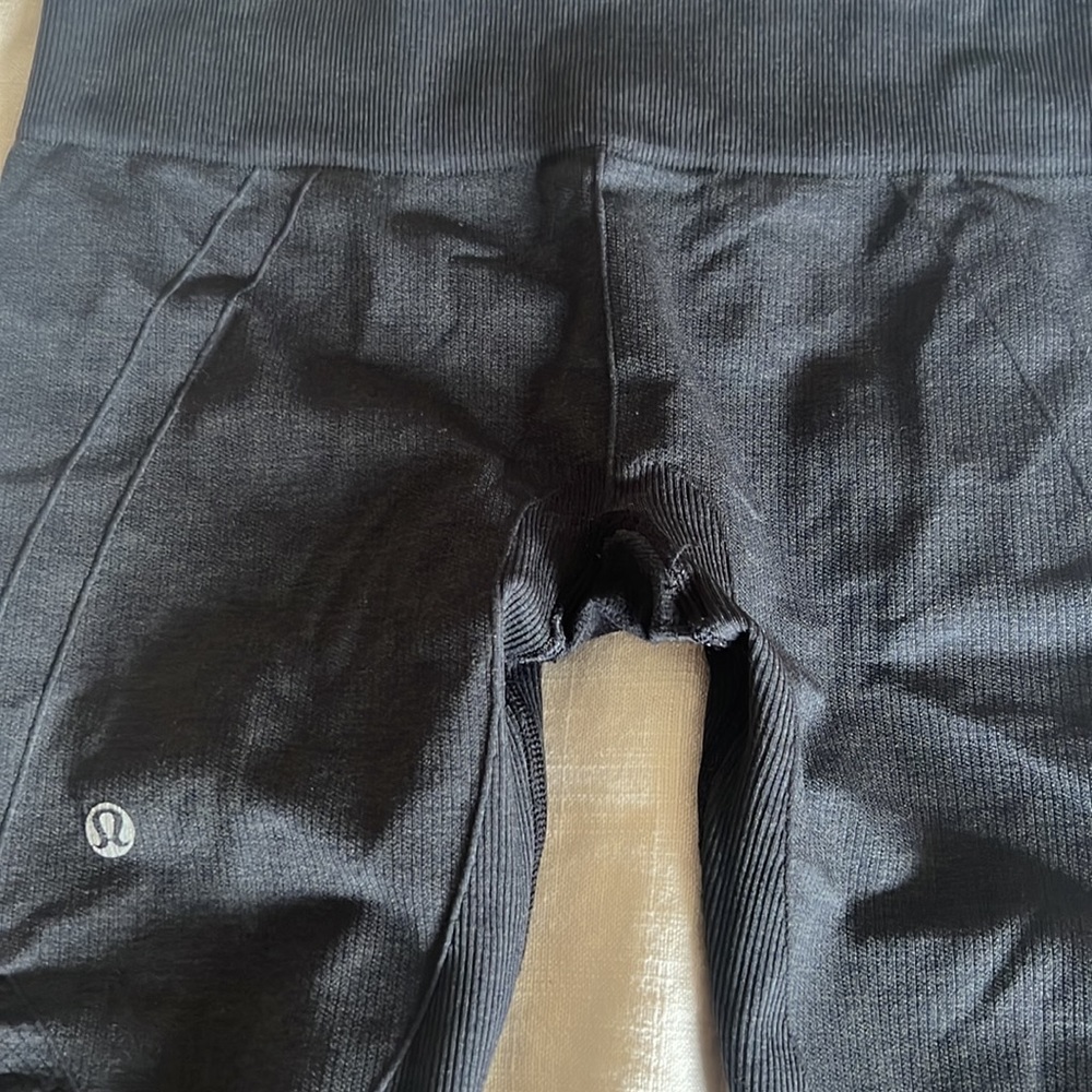 LULULEMON | ebb & flow leggings - Picture 4 of 7